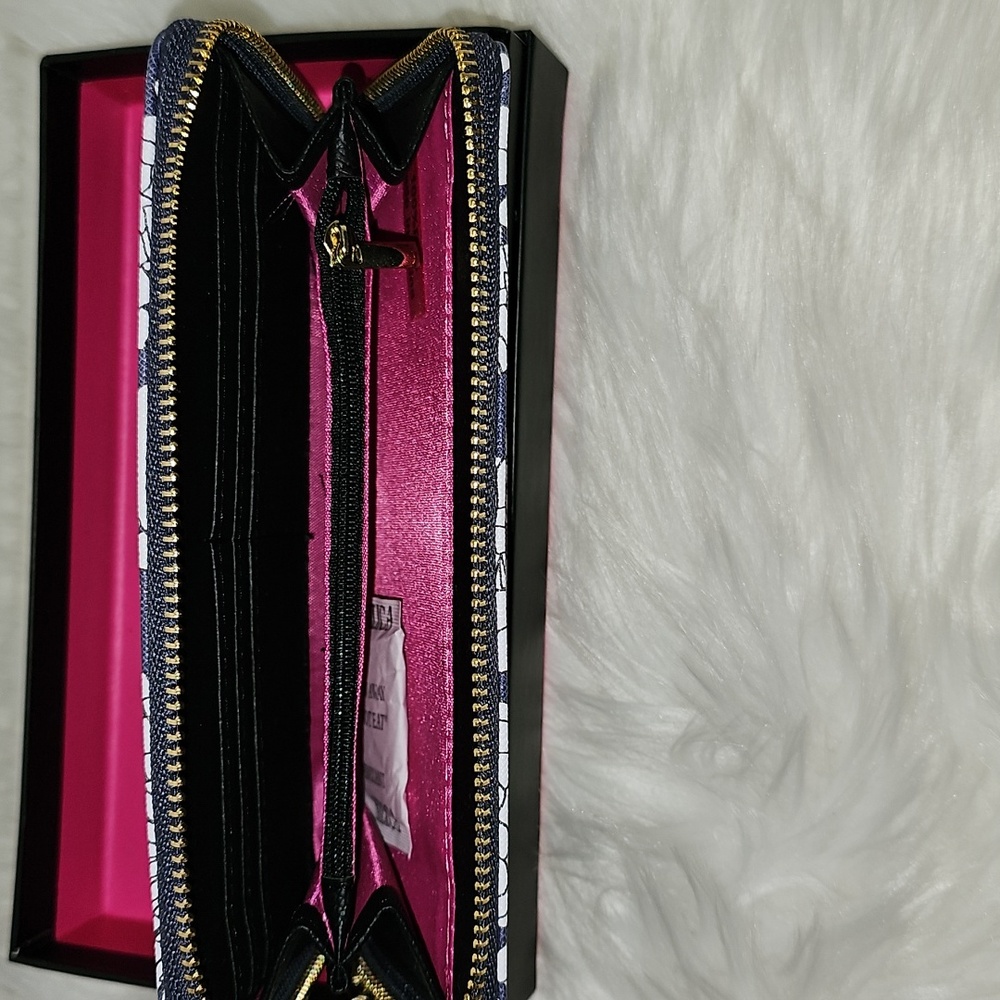 Trina Turk Blue and White Floral Full Zip Around Wallet - Picture 5 of 10